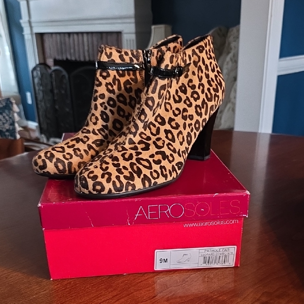 NEW AEROSOLES Animal Print Ankle Booties